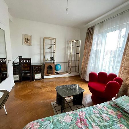 Superbe Appartement Duplex Avec Jacuzzi Brüsszel Kültér fotó