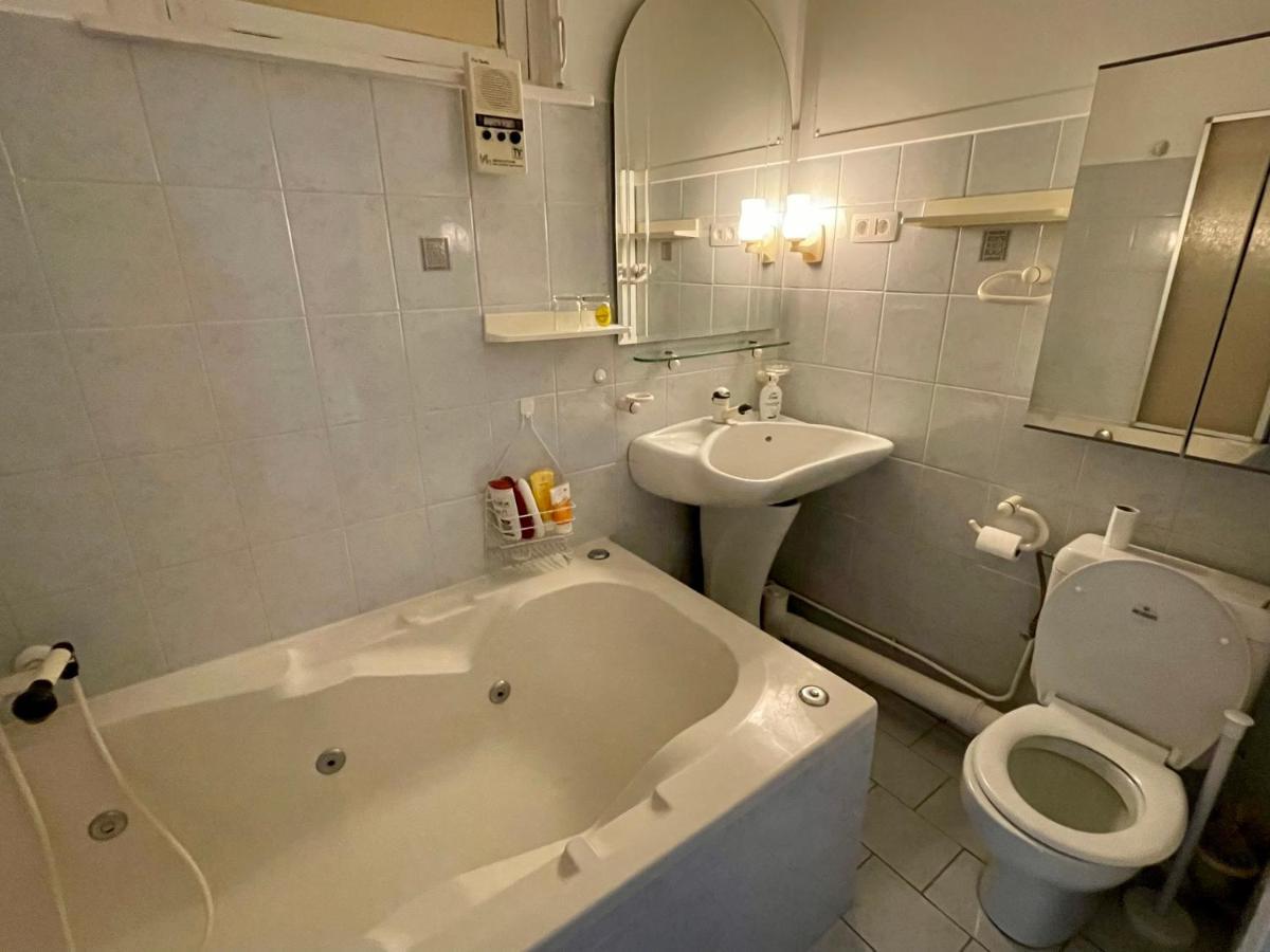 Superbe Appartement Duplex Avec Jacuzzi Brüsszel Kültér fotó